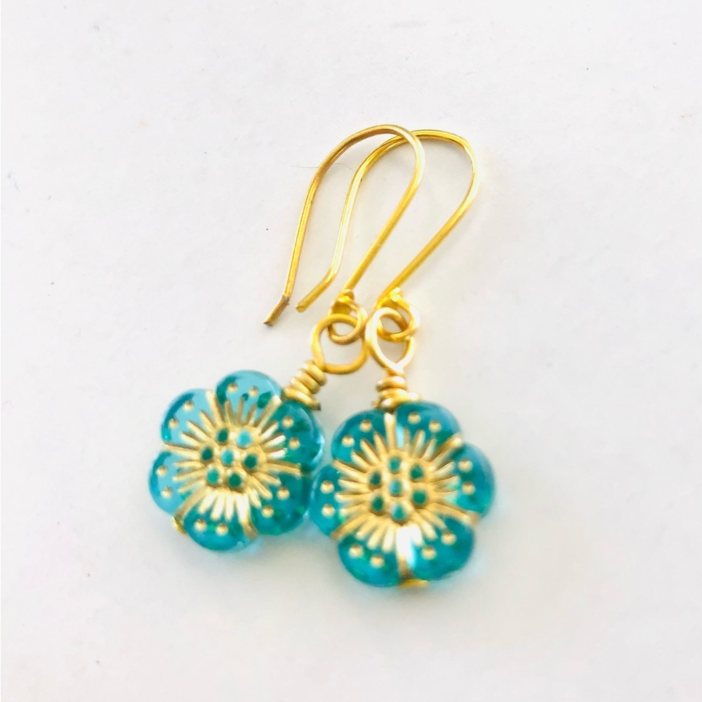 ⭐️5 for $25⭐️ NWT - Translucent Teal and Gold Flower Earrings